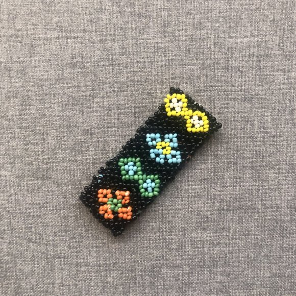 Vintage Hand Beaded bracelet with design - Picture 3 of 3